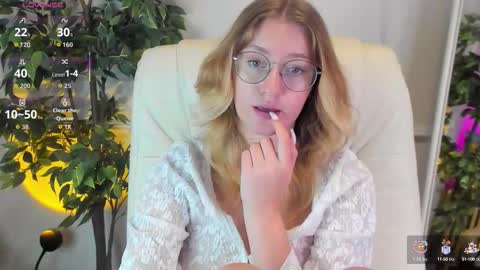 Snapshot of nerissa_xo chatting on October 2025 09:02:01 PM Nerissa online show from October 2025 09:02:01 PM