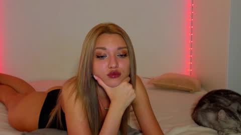 Snapshot of nessarosse chatting on November 2025 08:18:02 PM Nessa online show from November 2025 08:18:02 PM