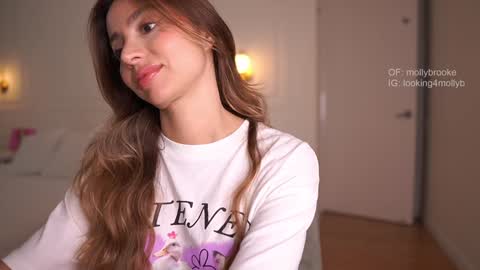 Snapshot of newmollybrooke chatting on September 2025 11:51:01 PM  all my links Here online show from September 2025 11:51:01 PM