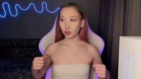 Mina online show from February 2025 03:10:01 PM