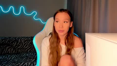 Mina online show from October 2025 01:30:01 PM