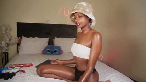 kikiNiaAria online show from December 2024 08:44:01 AM