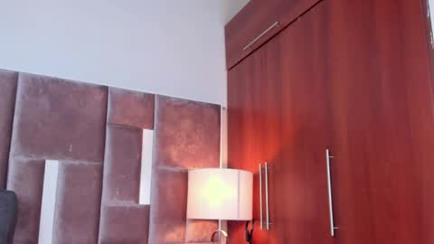 Nia online show from April 2026 01:44:02 PM