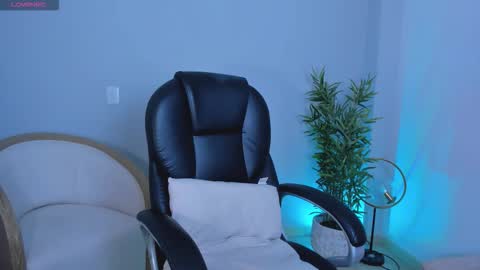 Nia  online show from October 2025 09:22:01 PM