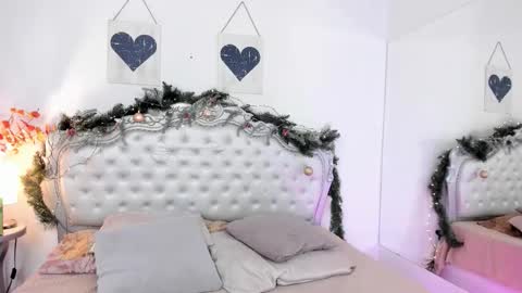 niacolussi online show from December 2025 08:27:02 PM