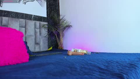 Nicolle  online show from February 2025 03:09:02 PM