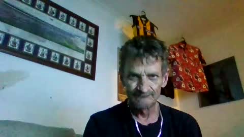 Snapshot of niceozziecockxxx chatting on October 2025 06:18:01 PM Sexiishaine online show from October 2025 06:18:01 PM