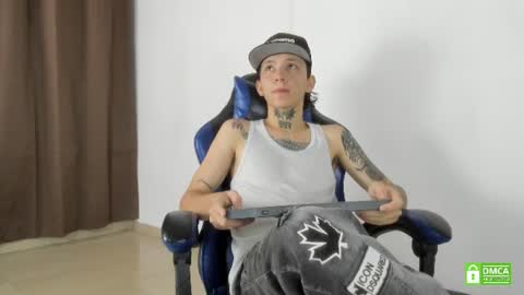 nick_tattooedguy online show from June 2026 07:28:02 PM