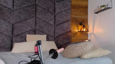 NICKI FOX  online show from January 2026 09:05:02 PM