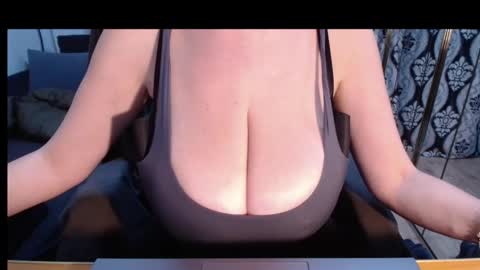 Snapshot of nicky_38hhugetits chatting on February 2026 07:45:02 AM Nicky online show from February 2026 07:45:02 AM