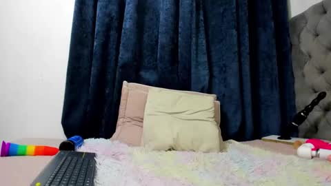 Snapshot of nicky_brown1 chatting on February 2025 10:43:02 PM Nicky Brown online show from February 2025 10:43:02 PM
