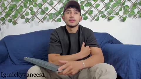 nicky online show from March 2025 08:11:02 PM