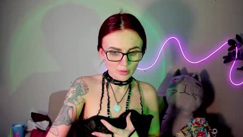 Snapshot of nicky_weekends chatting on December 2024 03:20:01 AM Nicky Weekends online show from December 2024 03:20:01 AM