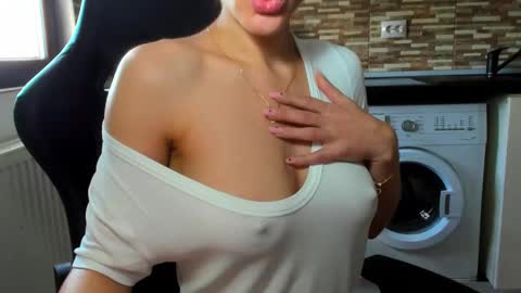 Nicky online show from February 2025 09:44:02 AM