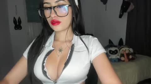 Snapshot of nickyvixenn chatting on January 2025 03:07:02 AM Nicolle online show from January 2025 03:07:02 AM