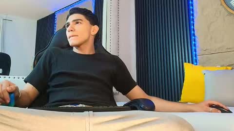 nico_monroet online show from June 2026 09:39:01 PM