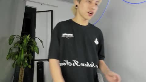 Nico  online show from September 2025 03:40:02 AM