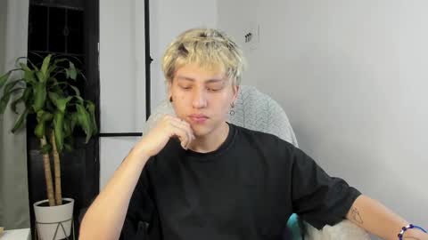 Nico  online show from October 2025 02:47:02 AM