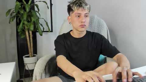 Nico  online show from November 2025 05:27:02 AM