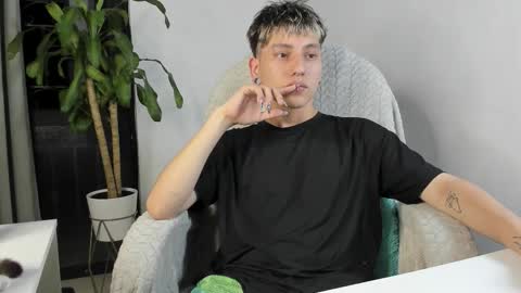 Nico  online show from November 2025 04:29:02 AM