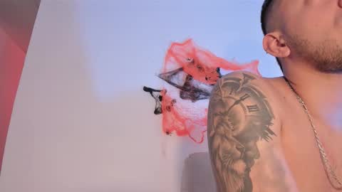 Nicolas online show from November 2025 12:51:01 PM