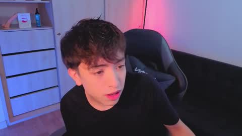 Nicolas online show from October 2025 08:06:02 PM