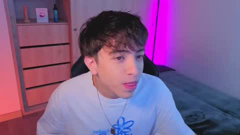 Nicolas online show from October 2025 08:08:01 PM