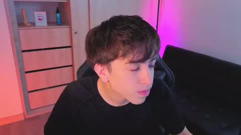 Nicolas online show from October 2025 08:09:02 PM