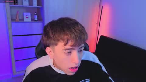 Nicolas online show from October 2025 08:08:02 PM