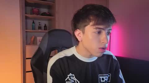 Nicolas online show from November 2025 11:05:01 PM