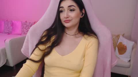 Nicole Online at about after 1000  6  UK time or 900  - 500  UK time it approximate time interval online show from December 2024 01:37:02 AM