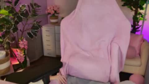 Nicole Online at about after 1000  6  UK time or 900  - 500  UK time it approximate time interval online show from September 2025 03:11:02 AM