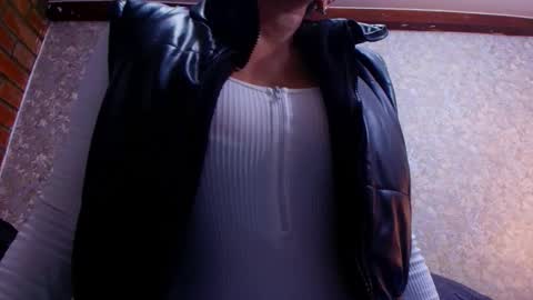 Nicol online show from November 2025 03:10:02 AM