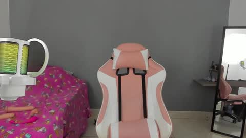 Nicol sanchez online show from February 2025 06:43:01 AM