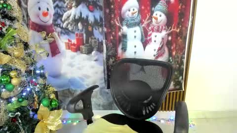 Nicol sanchez online show from November 2025 08:35:02 PM