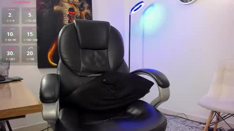 Nicolas Fellener online show from October 2025 06:17:01 AM