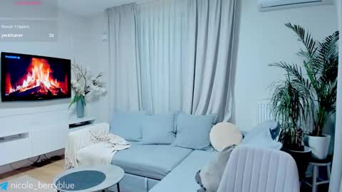 Nicole online show from November 2025 08:47:02 PM