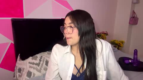 Nicole online show from September 2025 04:28:01 AM