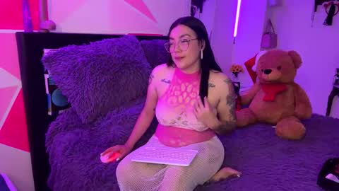 Nicole online show from December 2025 04:43:02 AM