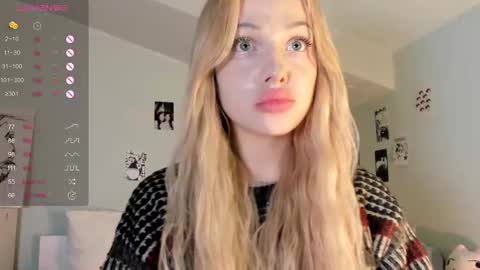 Snapshot of nicole_yo chatting on February 2025 04:43:01 AM Mary online show from February 2025 04:43:01 AM