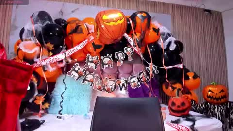 Snapshot of nicolee19_ chatting on November 2025 11:01:02 AM nicolee19_ online show from November 2025 11:01:02 AM