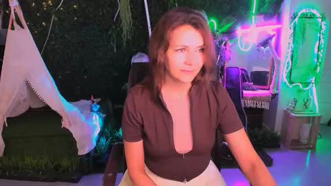 nicolehits online show from November 2025 05:32:02 AM