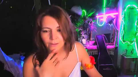 nicolehits online show from November 2025 05:33:01 AM