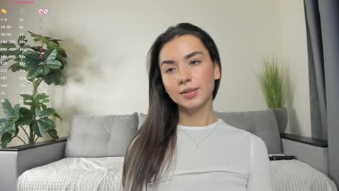 Snapshot of nicoleluuv chatting on January 2025 07:13:02 PM Dua Lipa online show from January 2025 07:13:02 PM