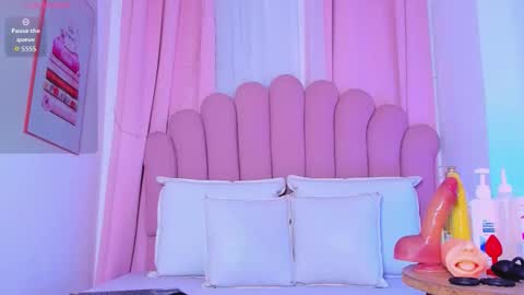 nicolemadrird online show from February 2026 11:20:01 AM