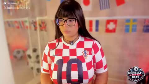 Snapshot of nicolemorelli2 chatting on June 2026 03:39:02 PM Andrea give it a thumbs up please its important online show from June 2026 03:39:02 PM