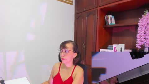 Nicolett Ryan  online show from October 2025 12:12:02 PM
