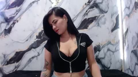 nicolle gomes online show from December 2025 08:48:01 PM