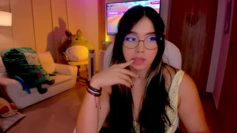 Nicolle  Go to Visit   online show from January 2025 09:16:01 AM