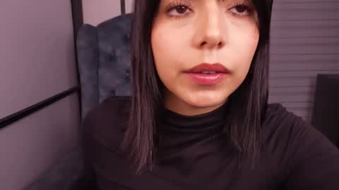 Snapshot of nicolross_ chatting on November 2025 11:37:02 PM NicolRoss online show from November 2025 11:37:02 PM